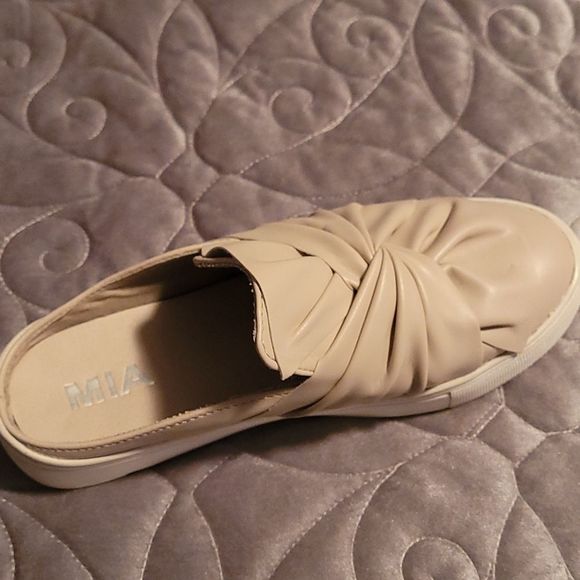 MIA SHOES - Picture 5 of 6